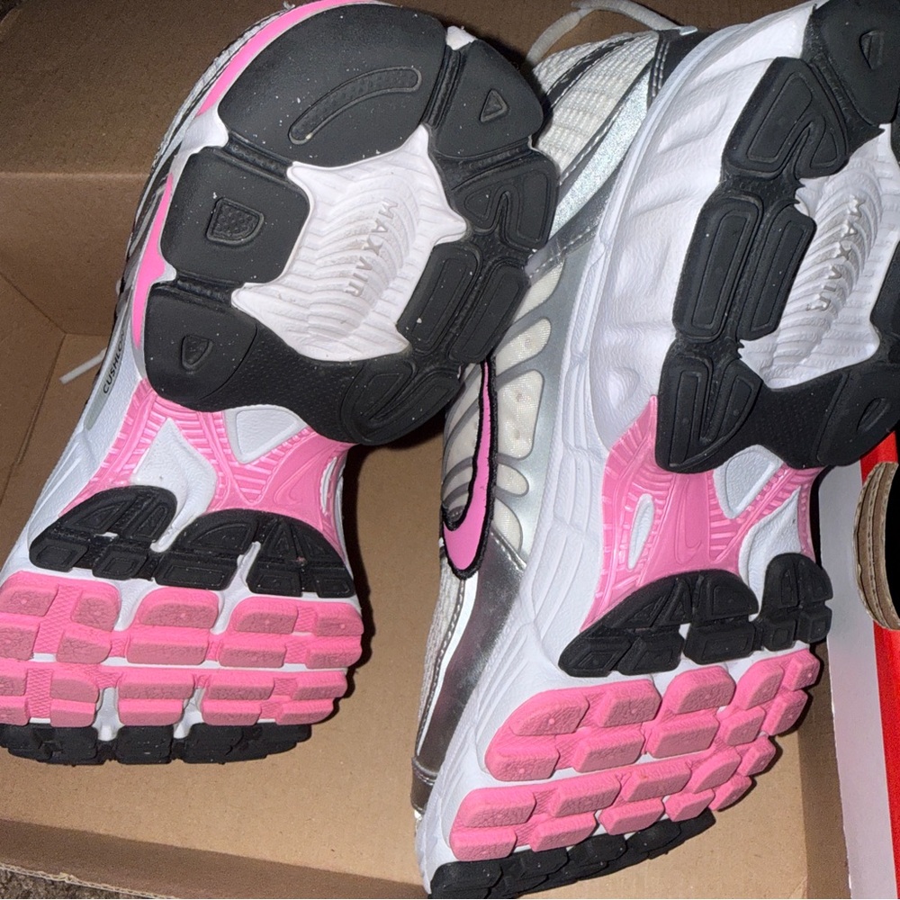 Nike Air Max Moto 2K HQ2056-101 Women's
7.5 White Pink Lifestyle Shoes RHS8575 - Picture 5 of 7
